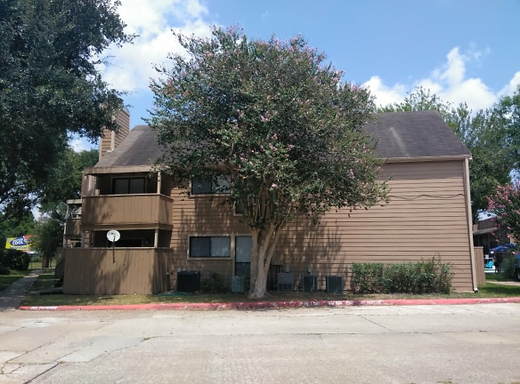 Baywood Apartments - Friendswood, TX