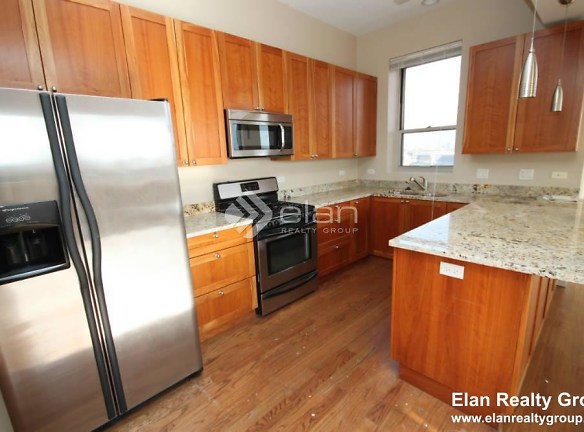 1800 N Milwaukee Ave unit 4S - Chicago, IL