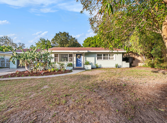 1464 Pine Brook Dr - Clearwater, FL