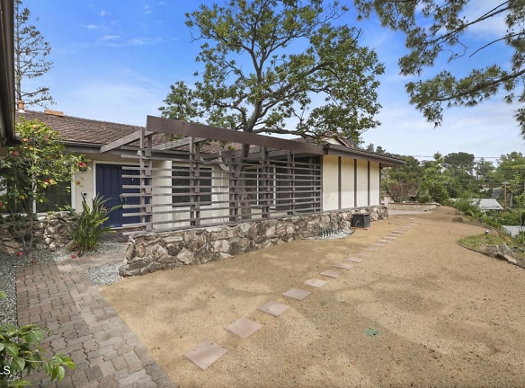 9509 Crystal View Dr - Los Angeles, CA