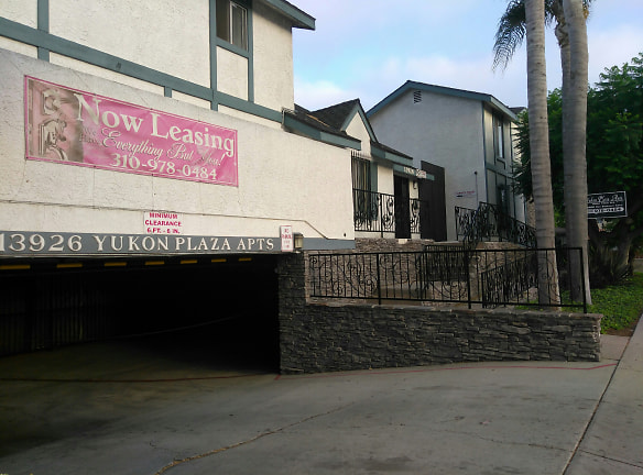 Yukon Plaza Apartments - Hawthorne, CA