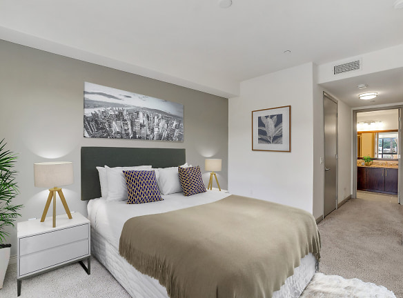 White Magnolia - Luxury 2 Bedroom Apartments - Encino, CA