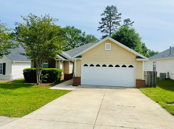 2031 Sunny Dale Dr - Tallahassee, FL
