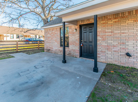 101 Meadow Park Cir - Lacy Lakeview, TX