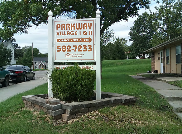 Parkway Village Apartments - Maryville, MO