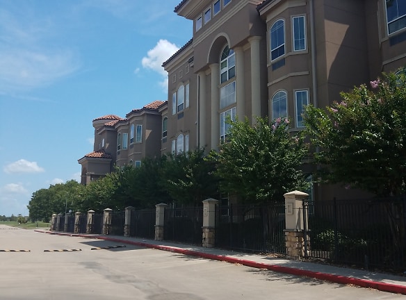 The Hampton At Meadows Place Apartments - Meadows Place, TX