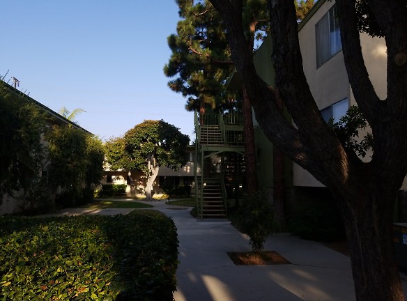 Villa Verde Apartments - Torrance, CA