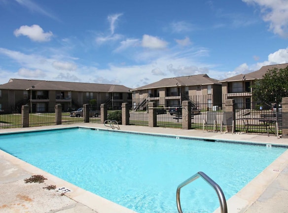 Remington Apartment Homes - Freeport, TX