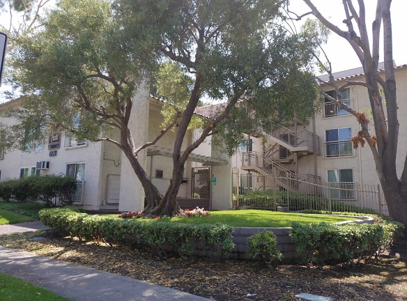 Market Park Apartments - Inglewood, CA