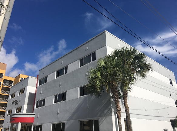 Vernon Ashley Plaza Apartments - Hialeah, FL