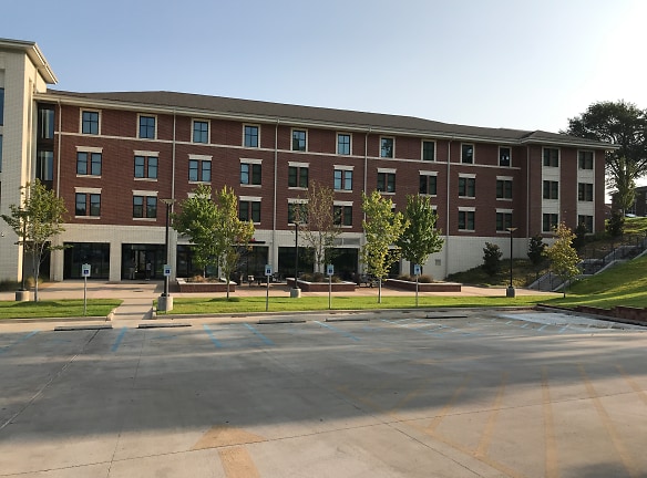 Crossroads Hall Apartments - Tyler, TX