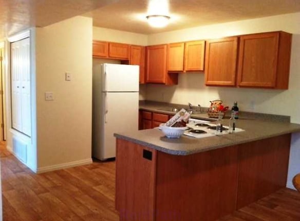 Lakeview Apartments - Tooele, UT