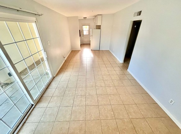 1905 E Tahquitz Canyon Way unit 5 - Palm Springs, CA