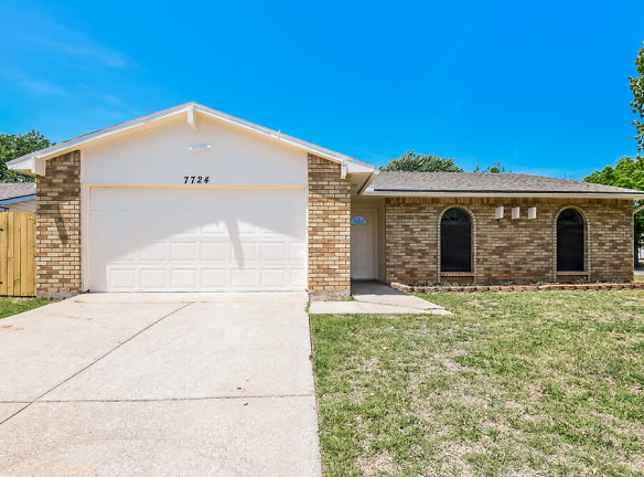 7724 Whirlwind Dr - Fort Worth, TX