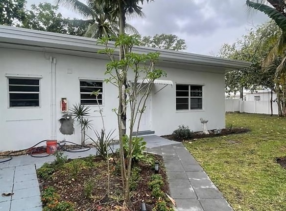 2503 NW 5th Ave #REAR - Wilton Manors, FL