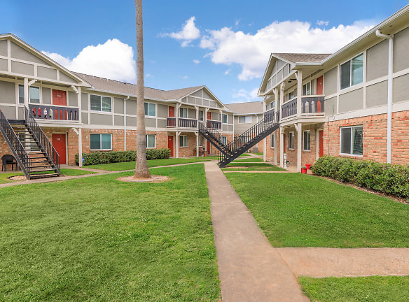 Castlewood Apartments - Clute, TX