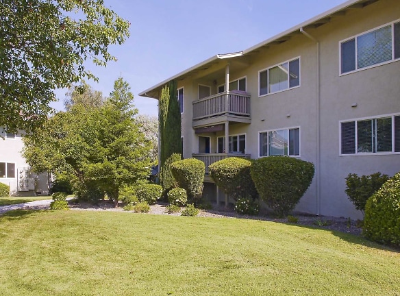 Hilltop Garden - Redding California Apartments - Redding, CA