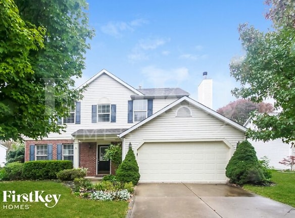 6262 Saddletree Dr - Zionsville, IN
