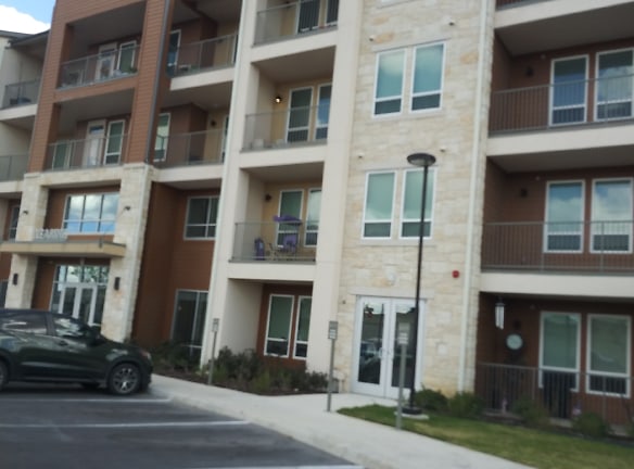 The Upton At Longhorn Quarry Apartments - San Antonio, TX