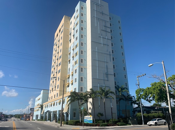 Esmeralda Bay Apartments - Miami, FL