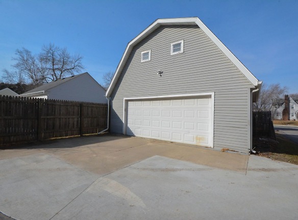 308 15th Ave SW - Rochester, MN