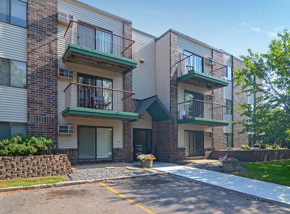 Pine Pointe Apartments - Saint Cloud, MN