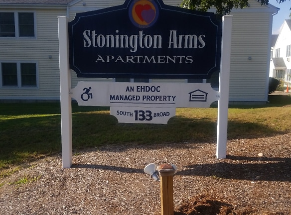 Stonington Arms Apartments - Pawcatuck, CT