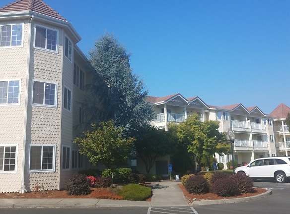 Countryside Village Apartments - Grants Pass, OR