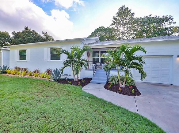 1009 Chester Dr - Clearwater, FL