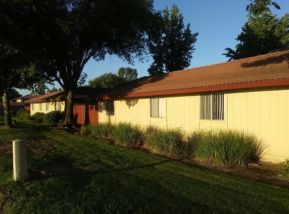 Country Creek Apartments - Sanger, CA