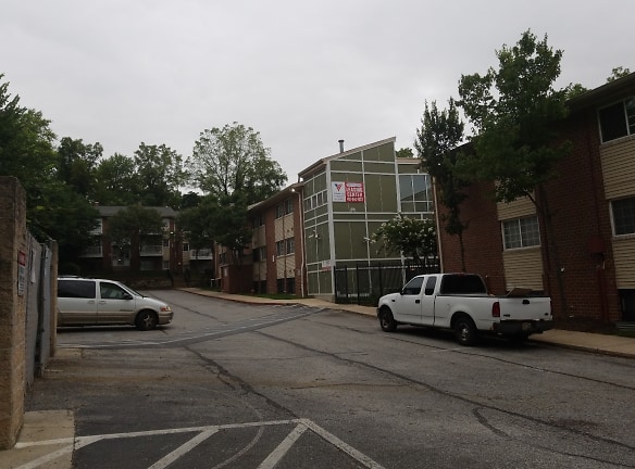 Irvington Woods Apartments - Baltimore, MD