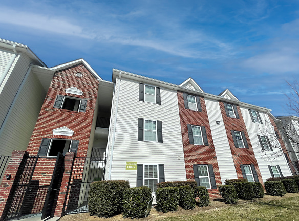 Campus East - Lease By The Bed Apartments - Greensboro, NC