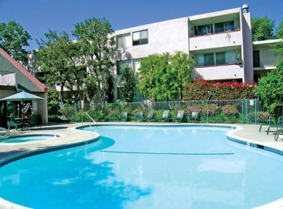 Woodland House Apartments - Woodland Hills, CA