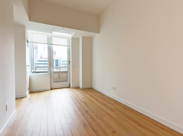 42-20 24th St unit 4G - Queens, NY