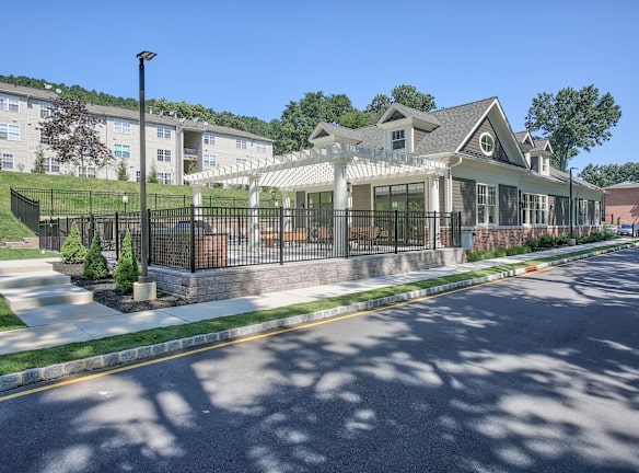 Greenbrook Gardens Apartments