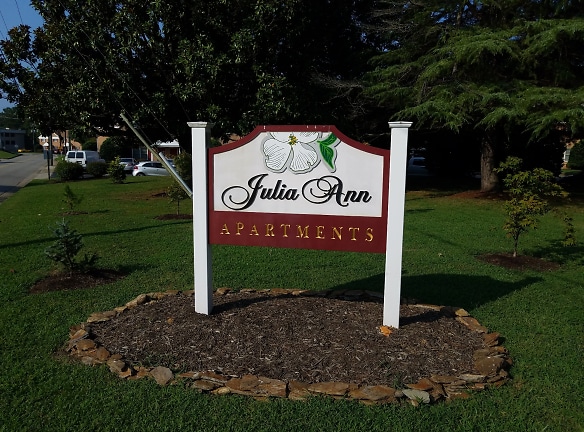 Julia Ann Apartments - Williamsburg, VA
