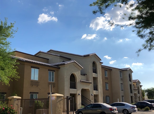 Umom New Day Center Apartments - Phoenix, AZ
