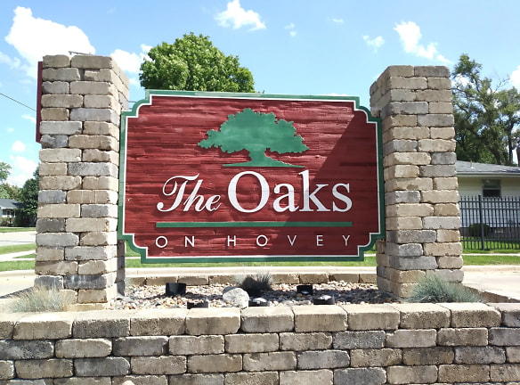 The Oaks Luxury Townhomes Apartments - Normal, IL