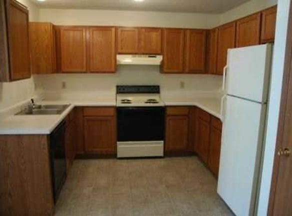 Whispering Pines Apartments - Bloomington, IL