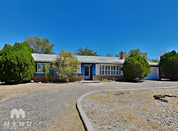 455 Curry Dr - Fernley, NV