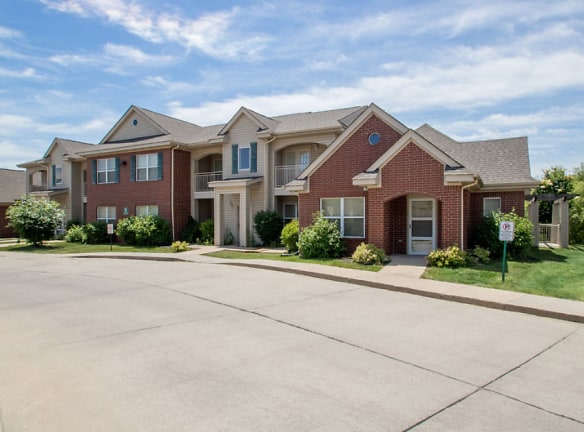 The Ave At Johnston Commons Apartments - Johnston, IA