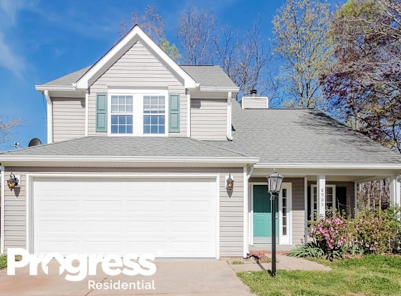 8905 Chesham Dr - Charlotte, NC