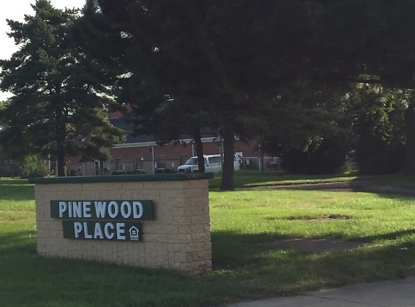 Pinewood Place Apartments - Toledo, OH