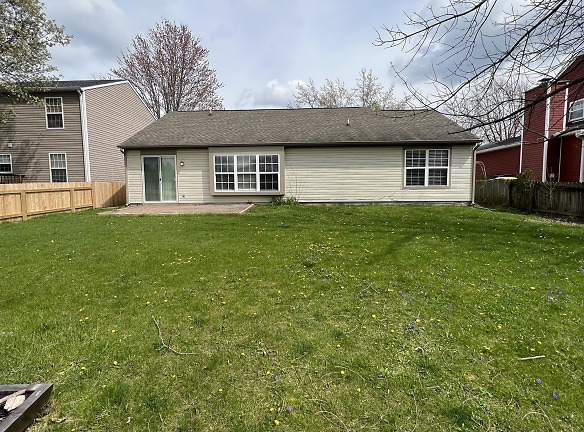 12470 Traverse Pl - Fishers, IN