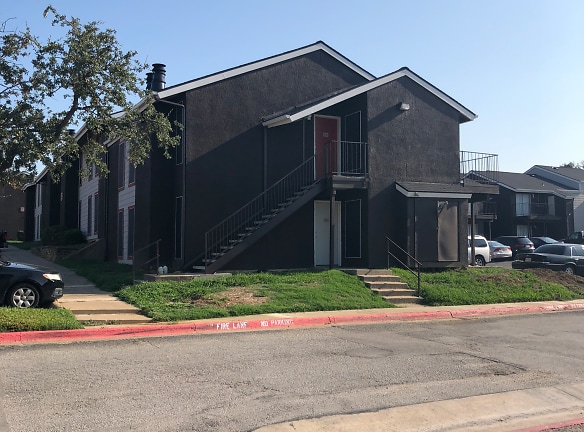 Colinas Ranch Apartment - Irving, TX
