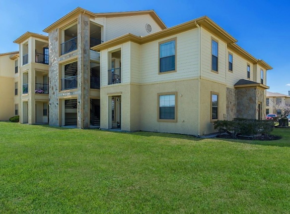 Marshall Meadows Apartment Homes - San Antonio, TX