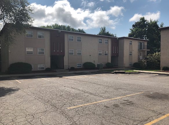 Oakwood Garden Apartments - Kansas City, KS