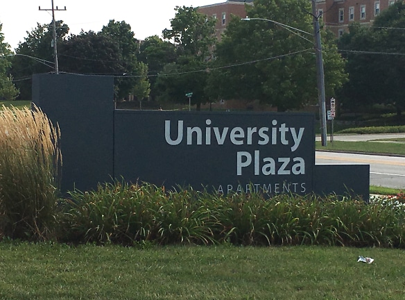 University Plaza Apartments - Dekalb, IL