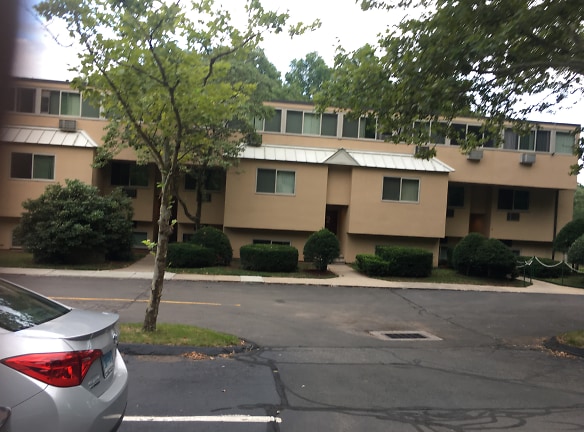Whitewood Pond Apartments - North Haven, CT