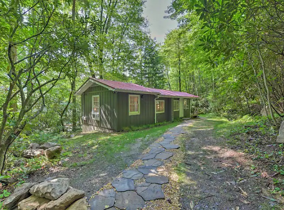 155 Mull Cove Rd - Maggie Valley, NC